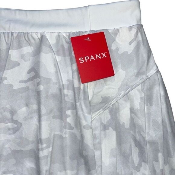 Spanx The Get Moving Pleated Skort White Camo small new - Picture 13 of 13